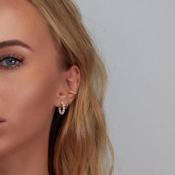 Pearl hoop earrings, gold hoop earring, pearl bridal earring, - Picture 3 of 9